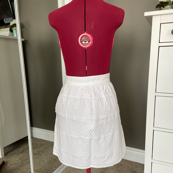 ๐ฑ2/$30 Tommy Hilfiger Eyelet Lace Skirt - Picture 2 of 6